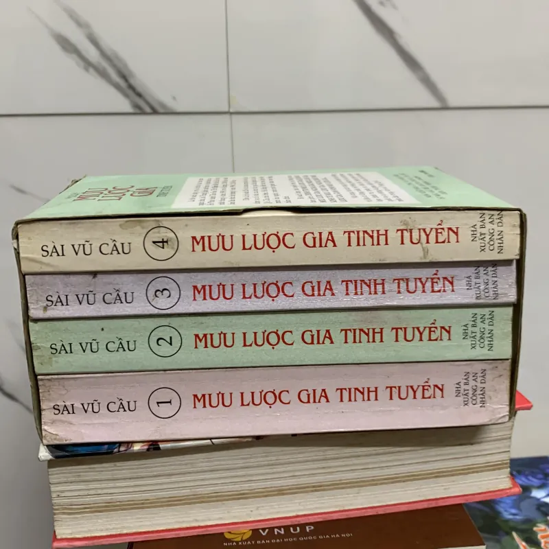 Mưu lược gia tinh tuyển. Combo 4 tập có hộp. 4a4 755369