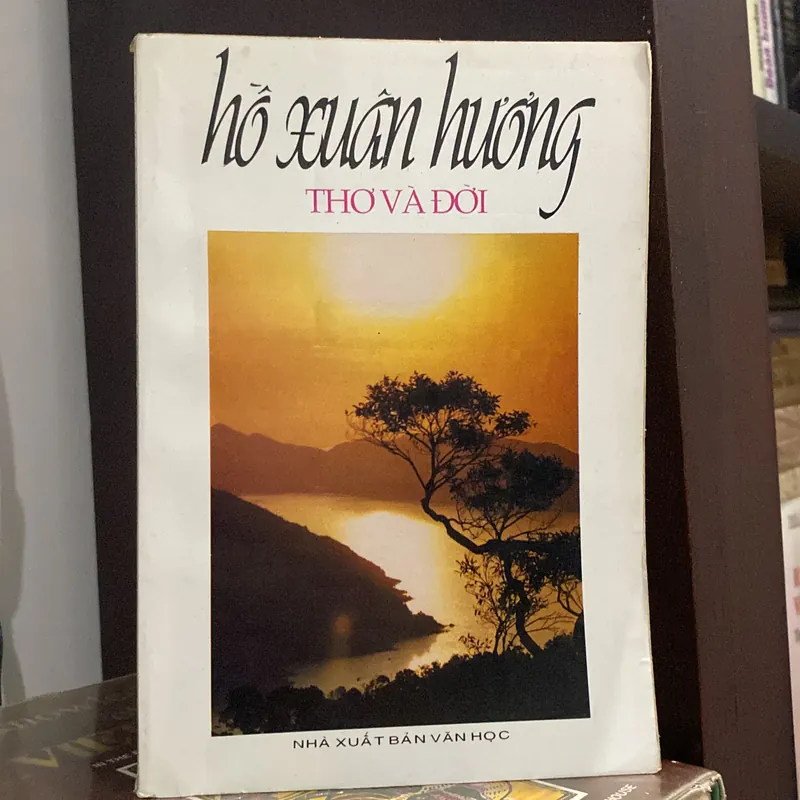 HỒ XUÂN HƯƠNG - THƠ VÀ ĐỜI (XB 2000) 470800