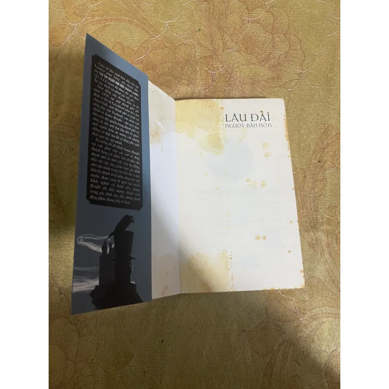 LÂU ĐÀI NGƯỜI BÁN NÓN- A.J. CRONIN 726994