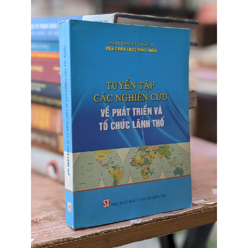 Tuyển tập các nghiên cứu về phát triển và tổ chức lãnh thổ 474462