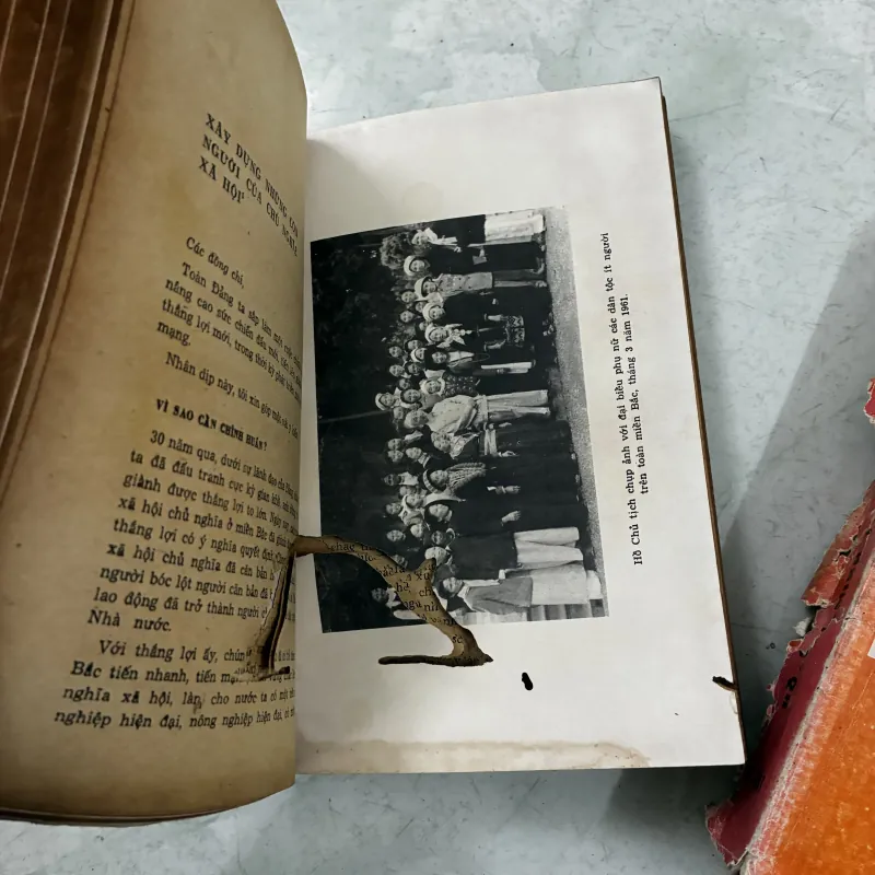 Hồ Chí Minh tuyển tập (2 tập) 1029681