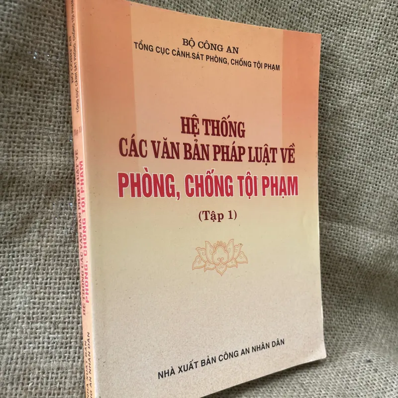 HỆ THỐNG CAC VĂN BẢN PHÁP LUẬT VỀ PHÒNG, CHỐNG TỘI PHẠM (Tập 1); 320 trang  995532