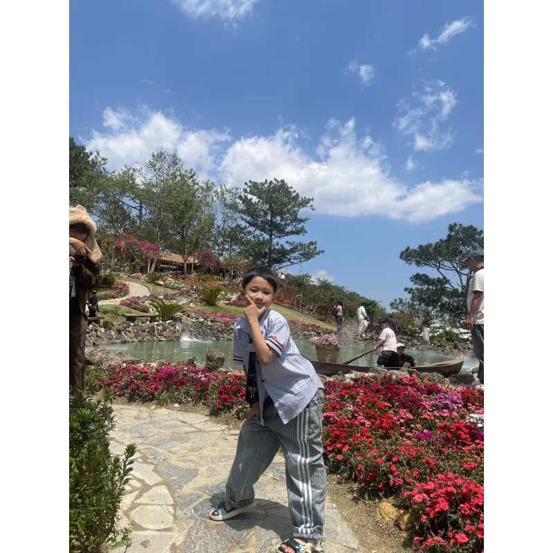 Áo sơ mi kẻ xanh kèm cavat 977059