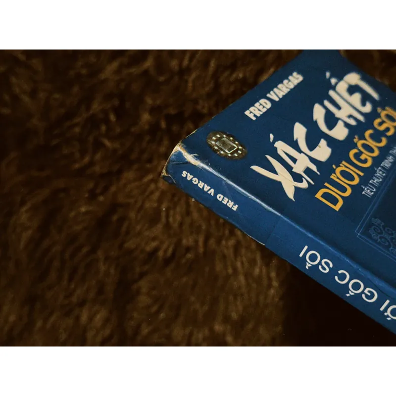 Xác chết dưới gốc sồi 699362