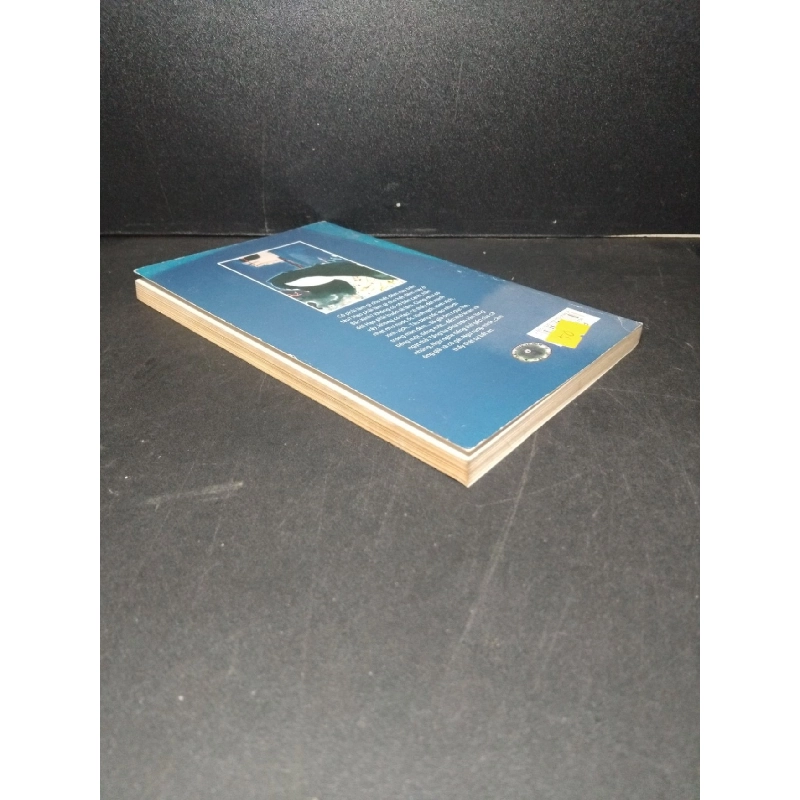 Bốn người nhẹ như chiếc lá mới 90% bẩn nhẹ 2005 Thu Trân HCM2103 VĂN HỌC 918523