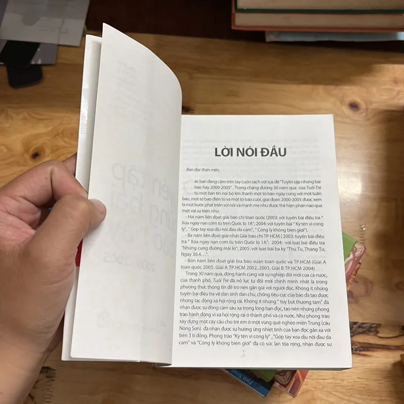 II Tựa sách: Tuyển Tập Những Bài Báo Hay 2000 • 2005 - Tuổi Trẻ - 2005 700963