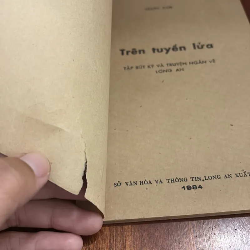 II Sách Xưa: Trên Tuyến Lửa (Tập Bút Ký Và Truyện Ngắn Về Long An) - Giang Nam - 1984 605242
