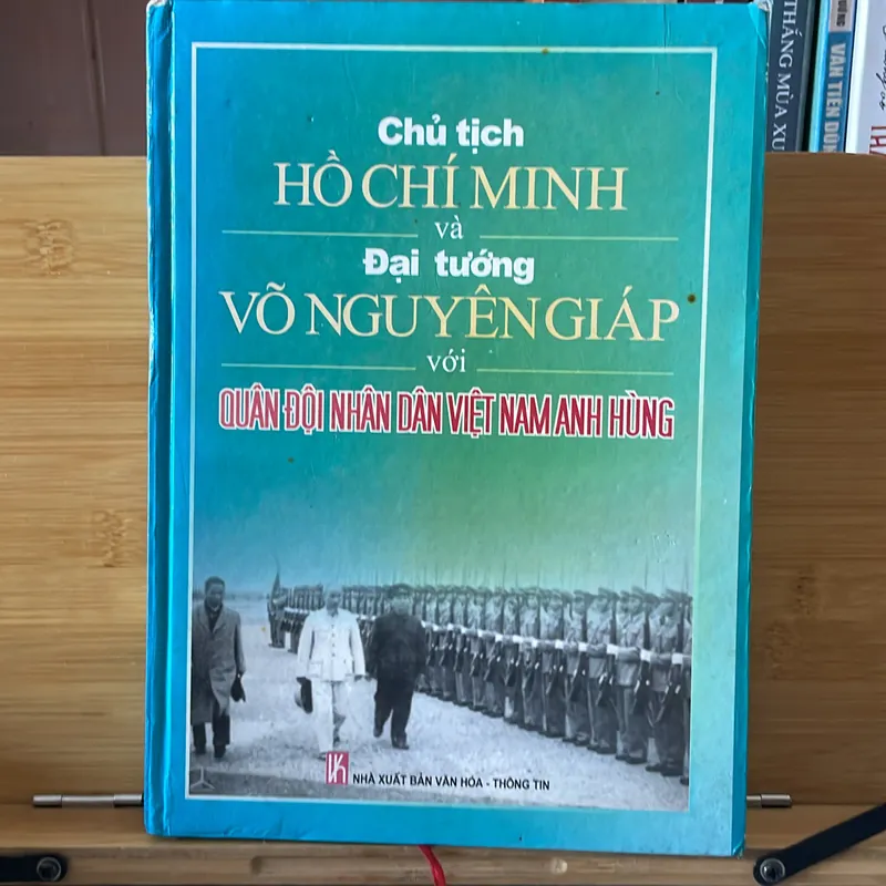 Chủ tịch Hồ Chí Minh và Đại tướng Võ Nguyên Giáp 694417