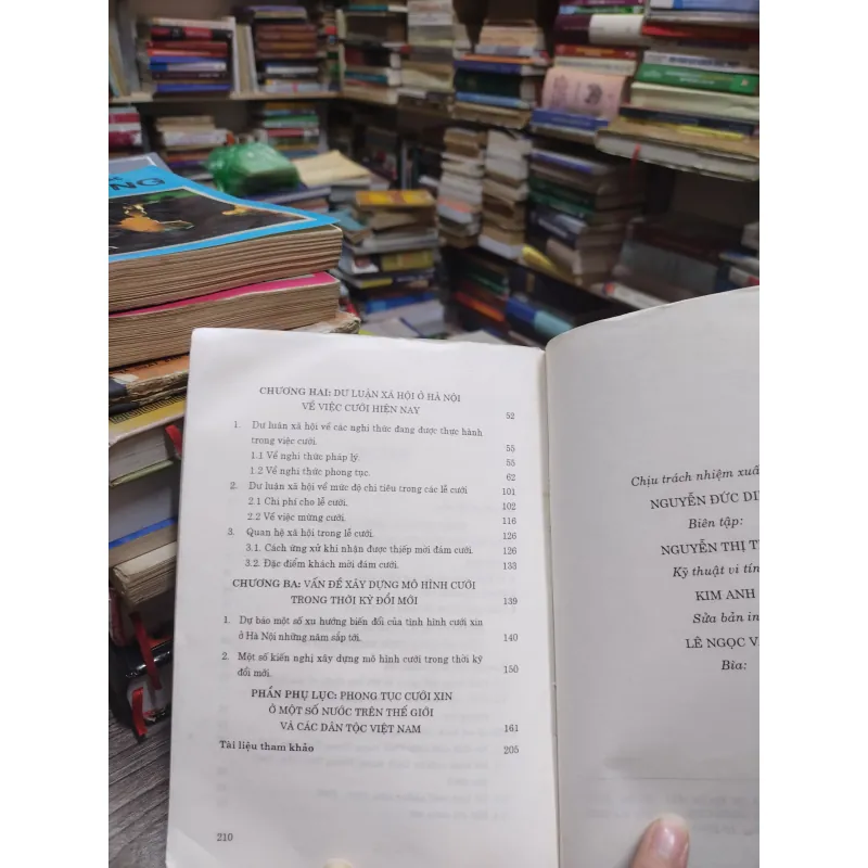 Sách: Cưới và dư luận xã hội về cưới hiện nay - Lê Ngọc Văn (A2) 575805