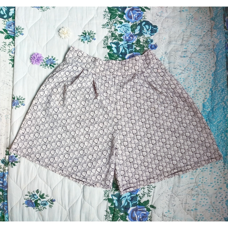 Combo 2 quần short size M màu trắng và nâu 469310
