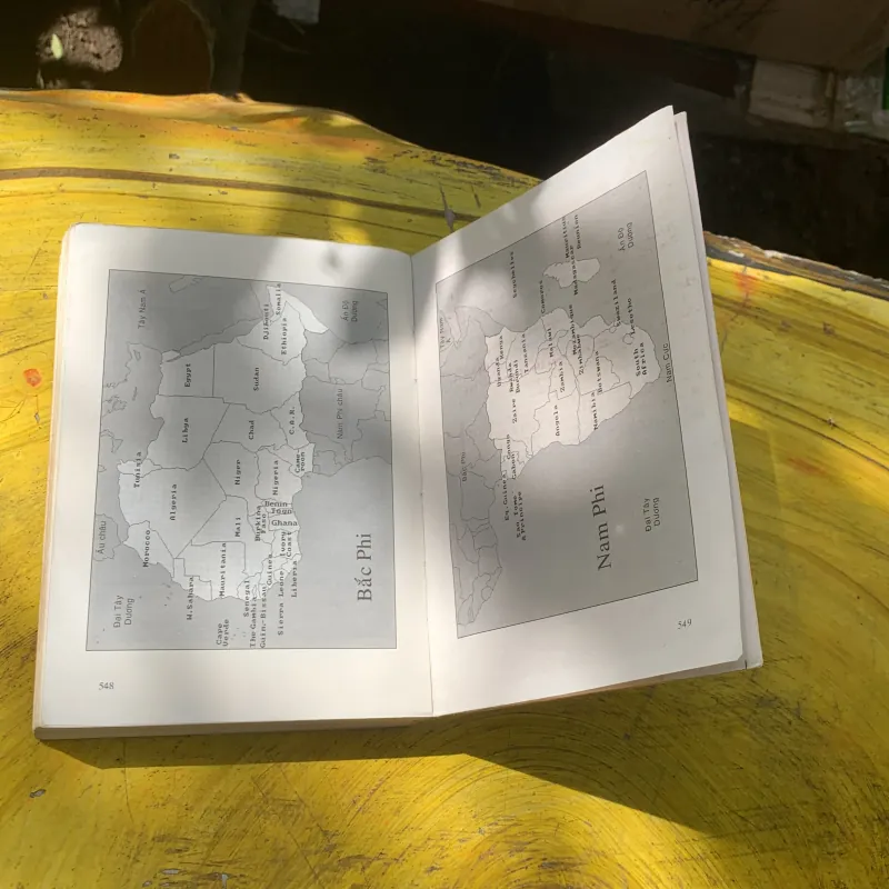 Sổ tay CÁC NƯỚC TRÊN THẾ GIỚI -  Ý NHÃ LST 780582