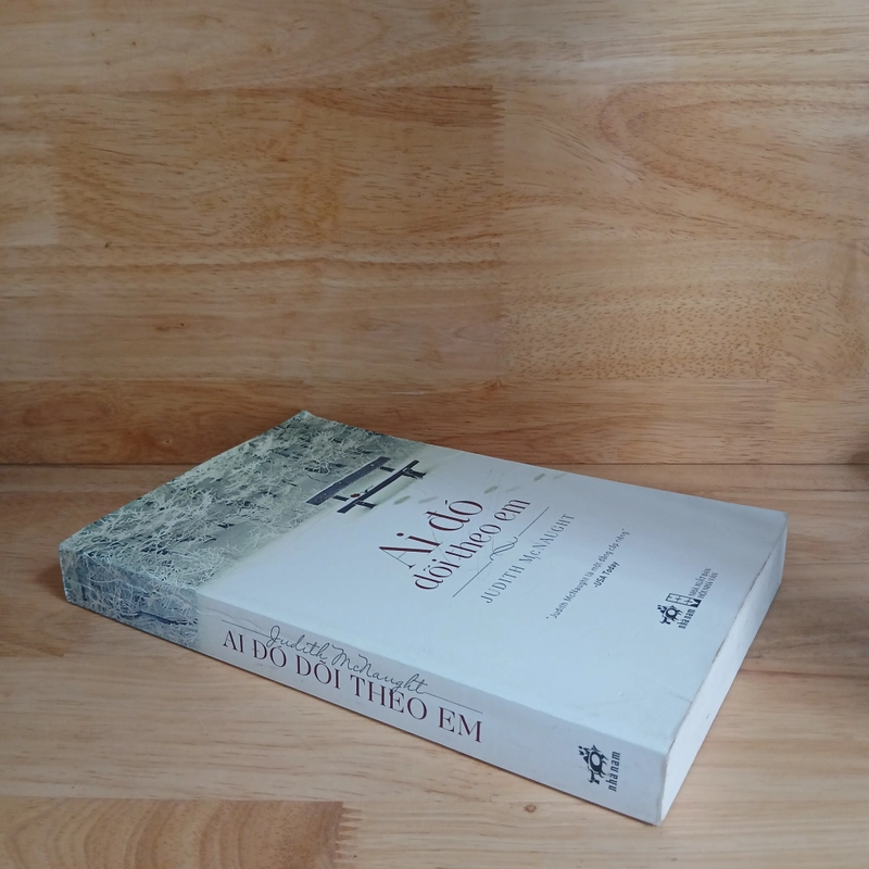 Ai Đó Dõi Theo Em - Judith Mc Naught 549424