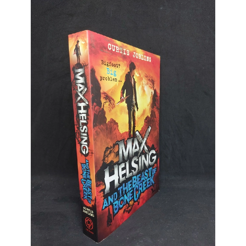 Max Helsing and the beast of bone creek bị ố, mới 80% HCM2707 34108