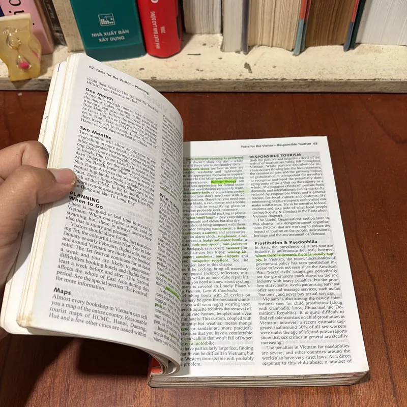 II English Books: Vietnam _ Includes Special Section On Vietnamese Cuisine 726957