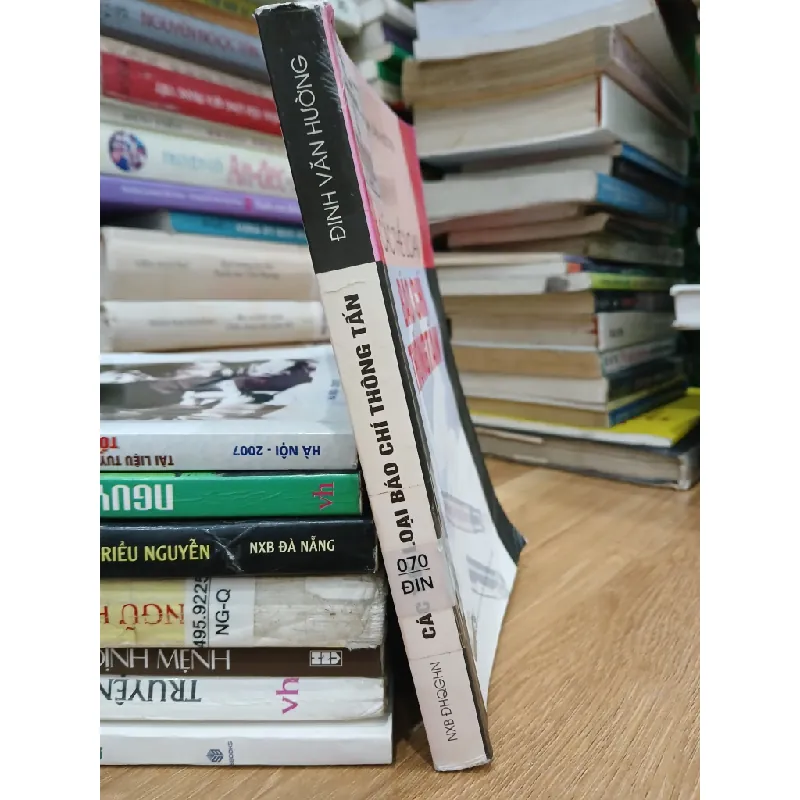 Các loại báo chí thông tấn – Đinh Văn Hướng 589433