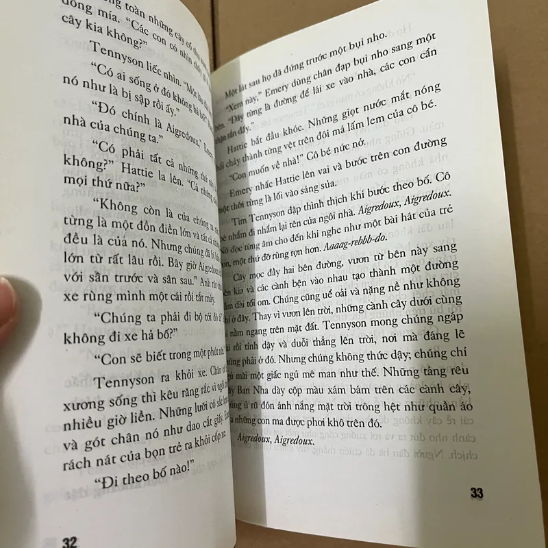 Lâu đài không màu  562928