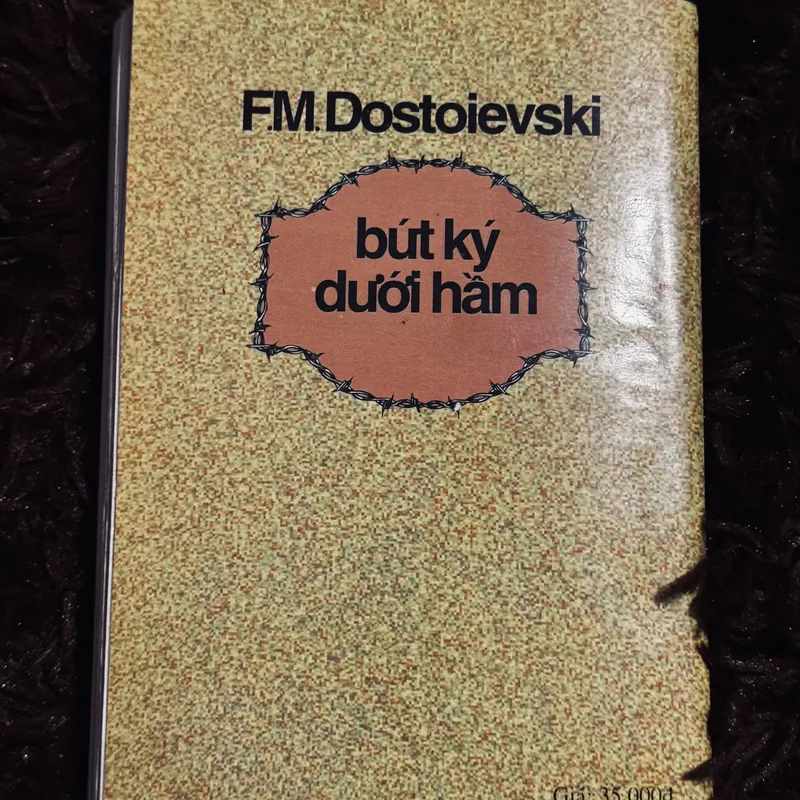 Bút ký dưới hầm 733036