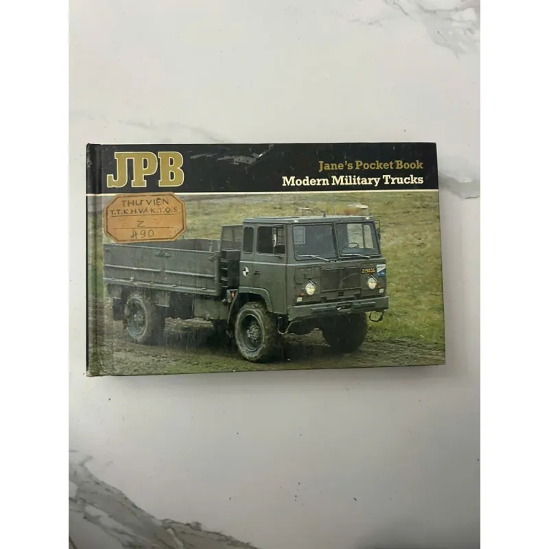 Jane's Pocket Book: Modern Military Trucks 705811