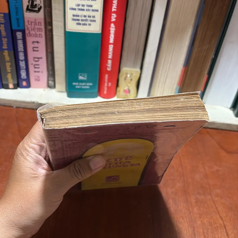 [Bìa Có Viết Vẽ] - II Lịch Sử, Văn Hoá: Huế Giữa Chúng Ta - Lê Văn Hảo - 1984 797145