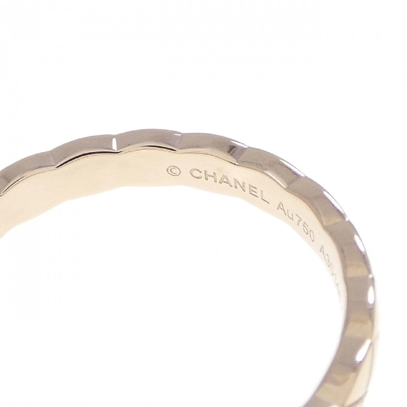 Nhẫn mini Coco Crush của Chanel 664976