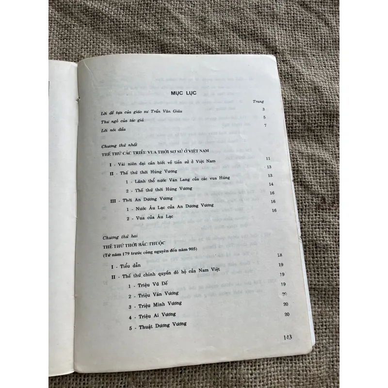 THẾ THỨ CÁC TRIỀU VUA VIỆT NAM - Nguyễn Khắc Thuần 680255