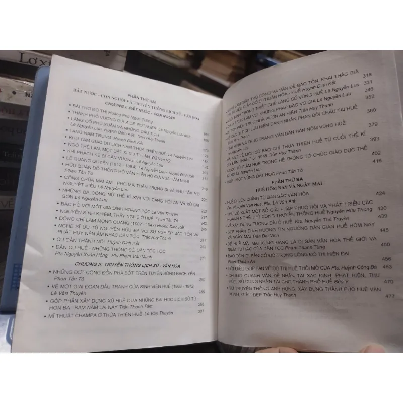 Sách: Phú Xuân - Huế Từ đô thị cổ đến hiện đại - Nguyễn Duy Hiền - Lê Văn Thuyên (A3) 597338