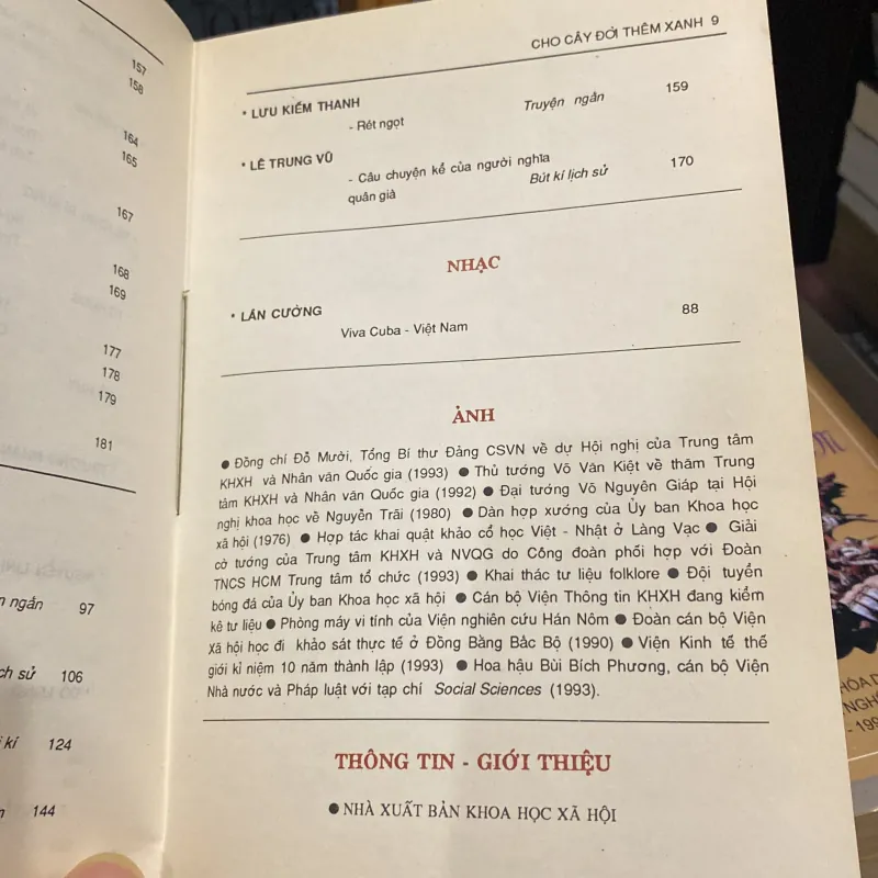 CHO CÂY ĐỜI THÊM XANH, Ấn phẩm kỉ niệm 40 năm thành lập TTKHXHNVQG (XB 1993) 760223