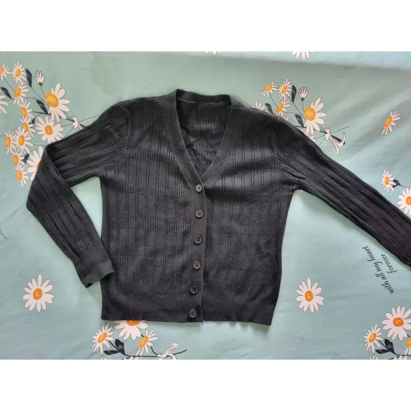 Áo len cadigan đen , mặc đươc 2 kiểu đóng hoặc mở cúc , 45kg - 50kg 992504