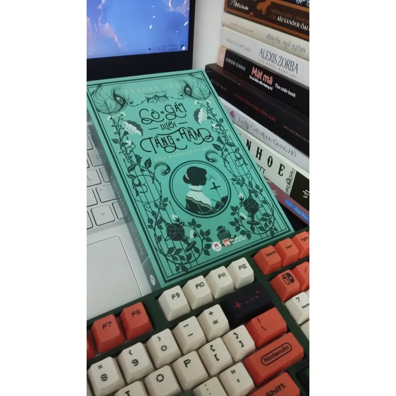 Cô Gái Dưới Tầng Hầm 1002761