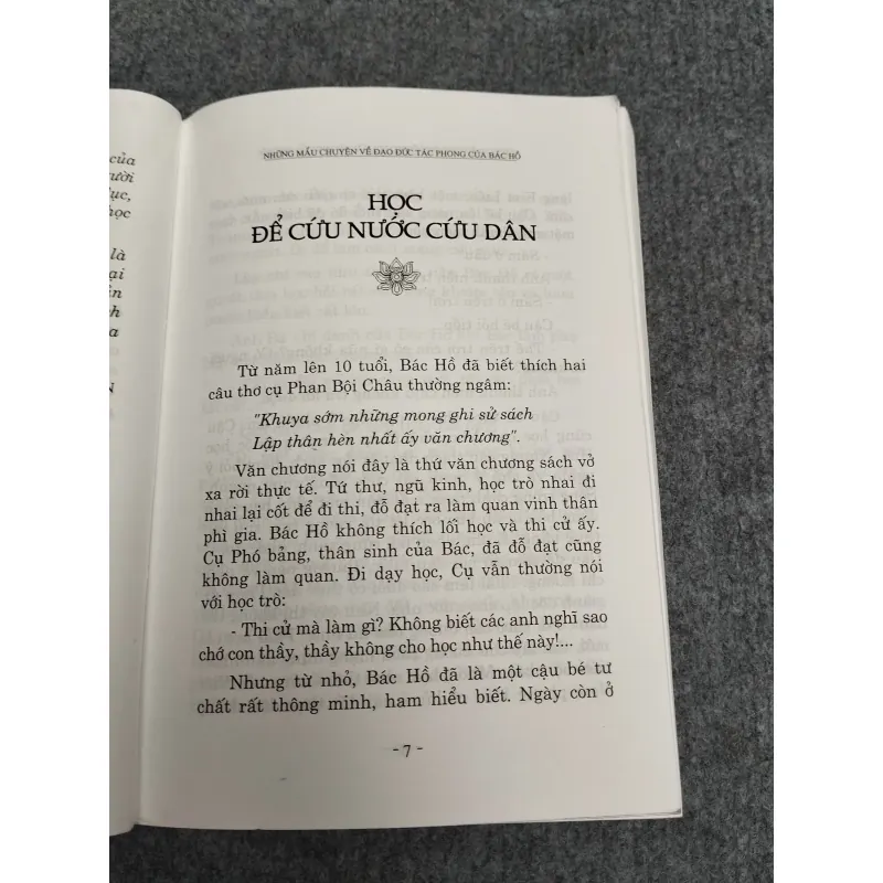 NHỮNG MẨU CHUYỆN VỀ ĐẠO ĐỨC TÁC PHONG CỦA BÁC HỒ 990638