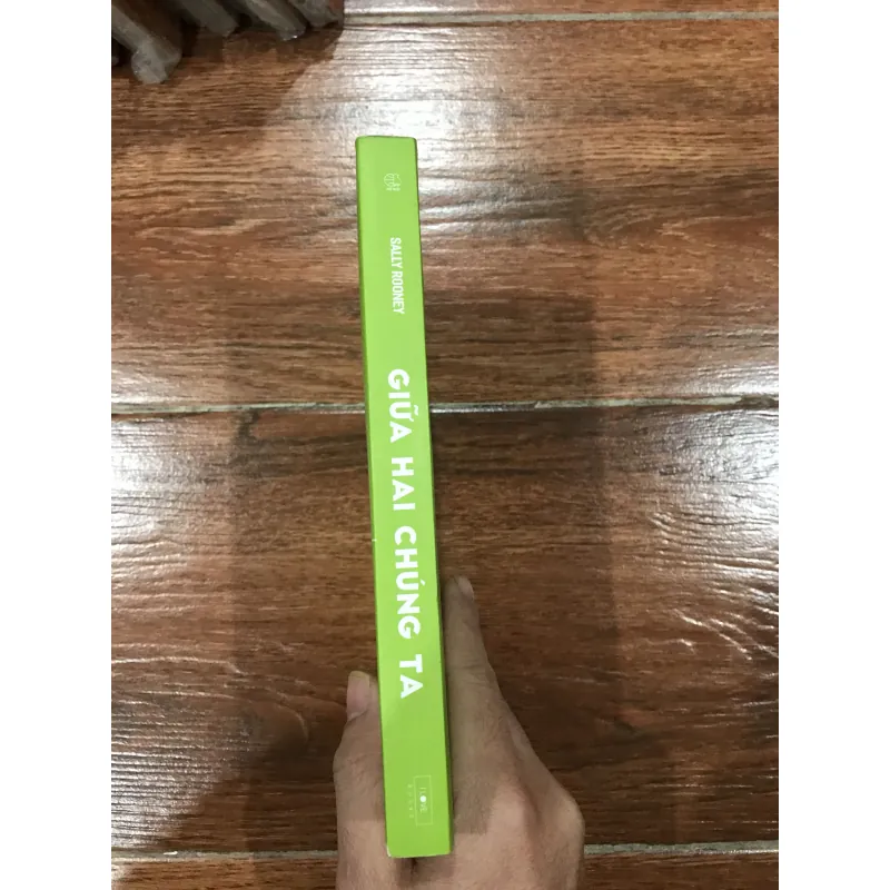 Giữa hai chúng ta - Sally Rooney (7) 761001