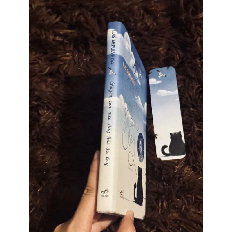 Chuyện con mèo dạy hải âu bay (bìa cứng + bookmark) 997870