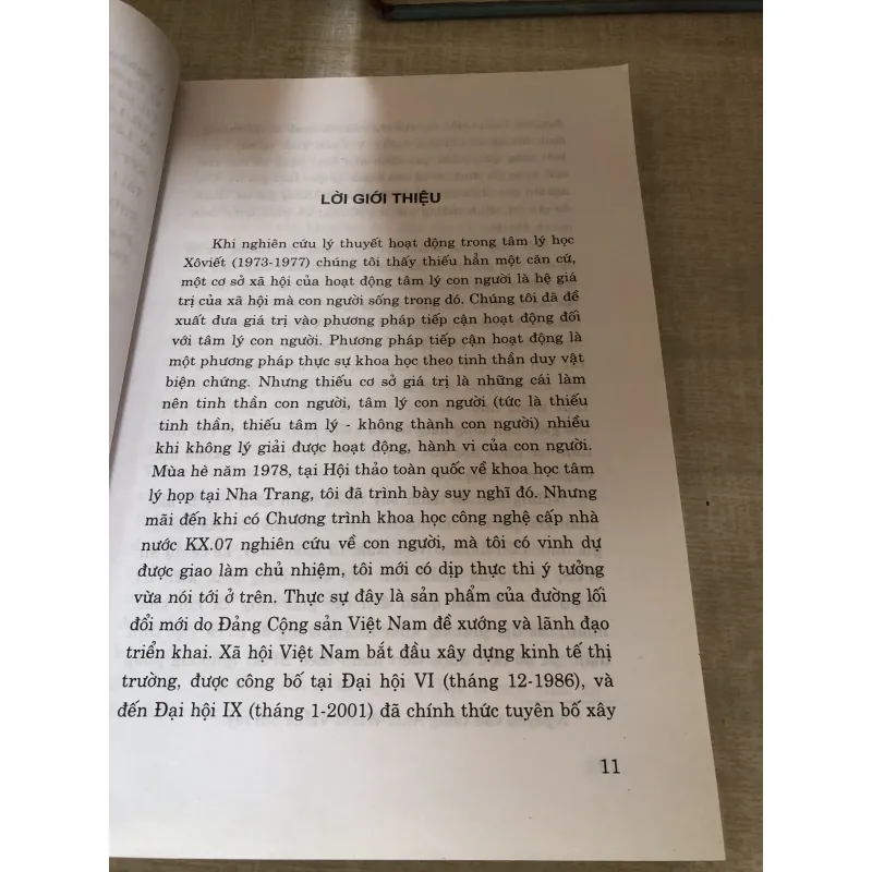 Định hướng giá trị con người Việt Nam thời kỳ đổi mới và hội nhập 1000219