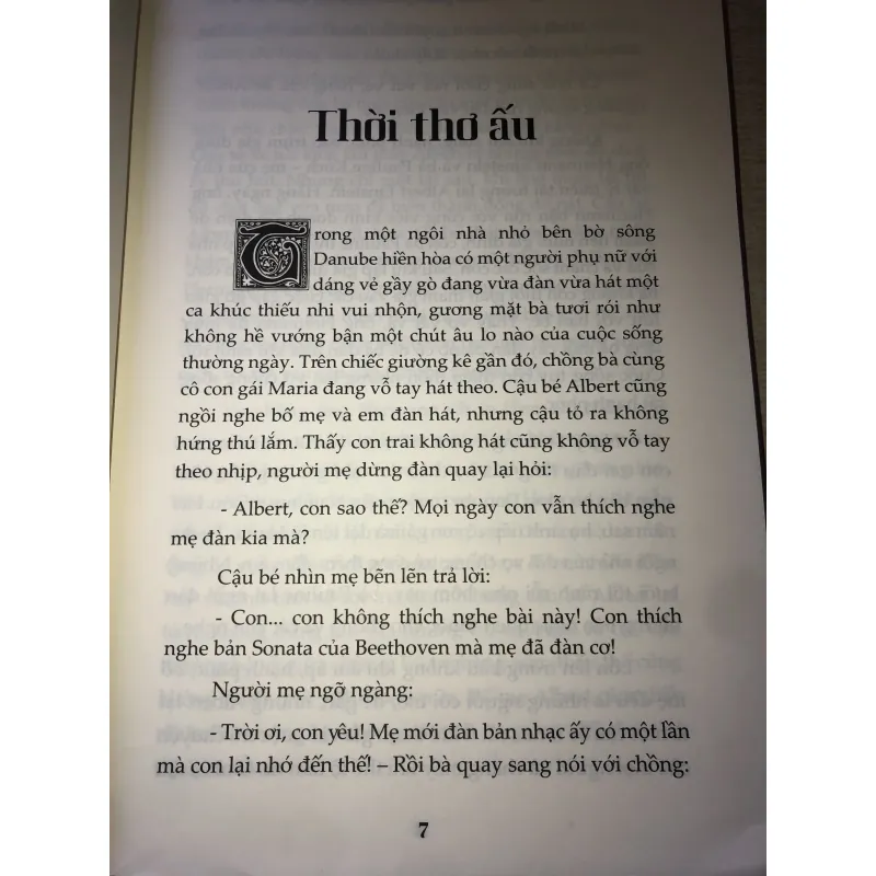 Albert Einstein tuổi thơ gian khó và cuộc đời khoa học vĩ đại  970707