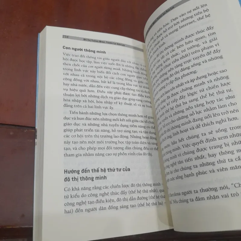 Mike Barlow và Cornelia Lévy-Bencheton - ĐÔ THỊ THÔNG MINH, TƯƠNG LAI XÁN LẠN 776825