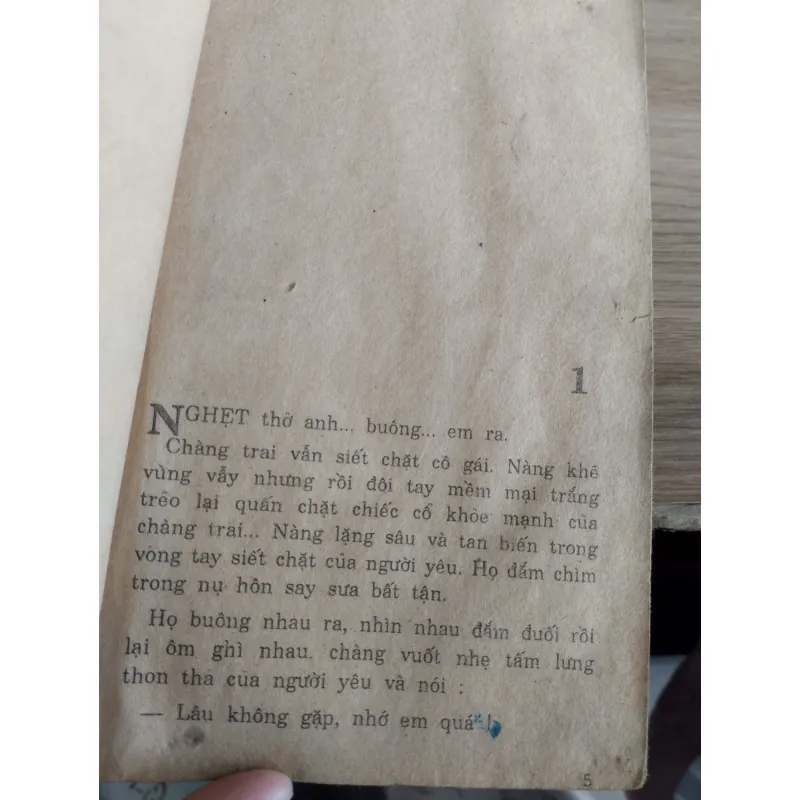 sách "Sóng gió cuộc đời" của ca sĩ Tuyết Trinh 997128