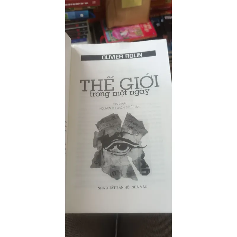Thế Giới Trong Một Ngày- Olivier Rolin 602994
