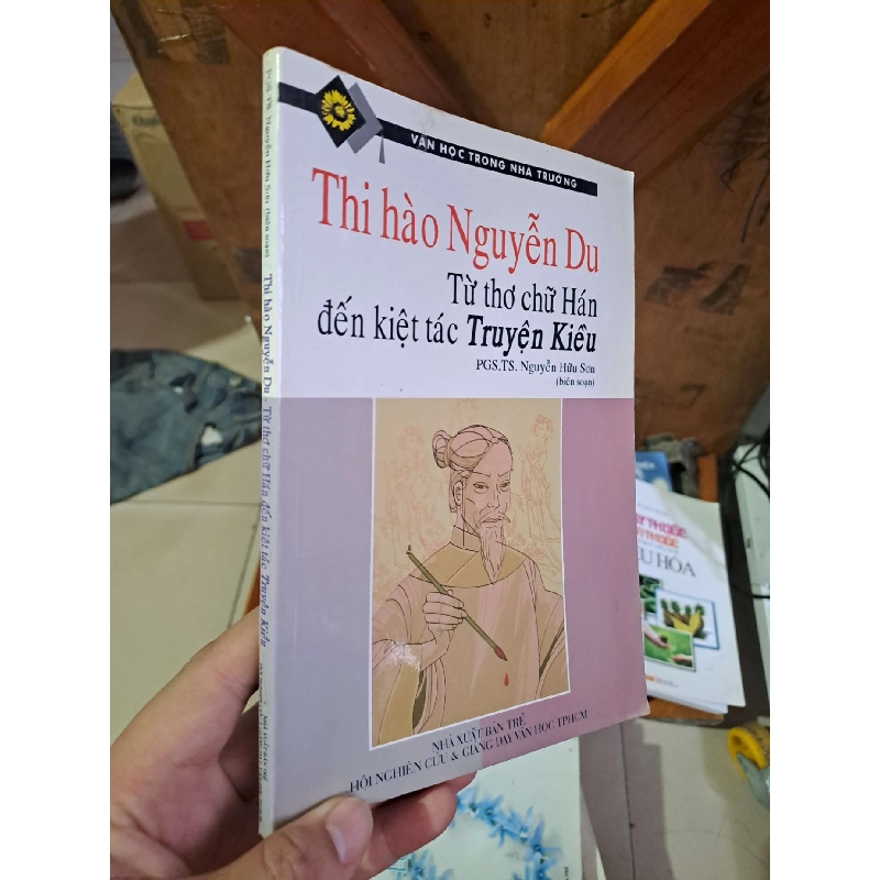 Thi hào Nguyễn Du - Từ thơ chữ Hán đến kiệt tác Truyện Kiều - Nguyễn Hữu Sơn VĂN HỌC HCM1008 920074