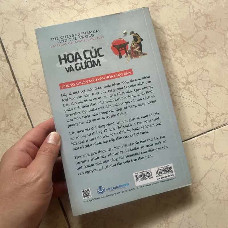 Hoa cúc và gươm 972930