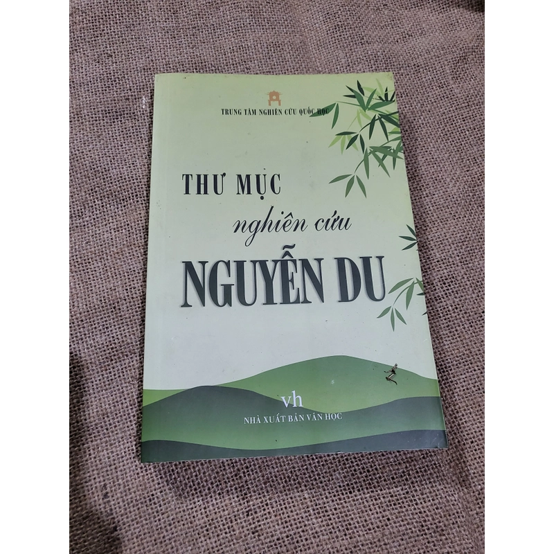 Thư mục nghiên cứu Nguyễn Du | Sách khổ lớn, 296 trang  327328