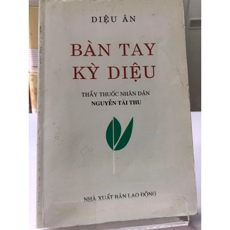 BÀN TAY KỲ DIỆU ( CÓ CHỮ KÝ TÁC GIẢ) - 295 TRANG, NXB 1999 290156