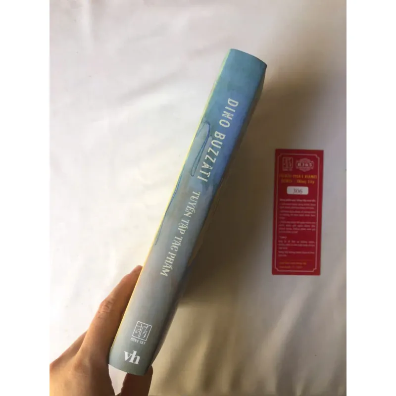 Dino Buzzati - Tuyển tập tác phẩm (H365 - Bìa cứng, bookmark đánh số ngẫu nhiên) 762668