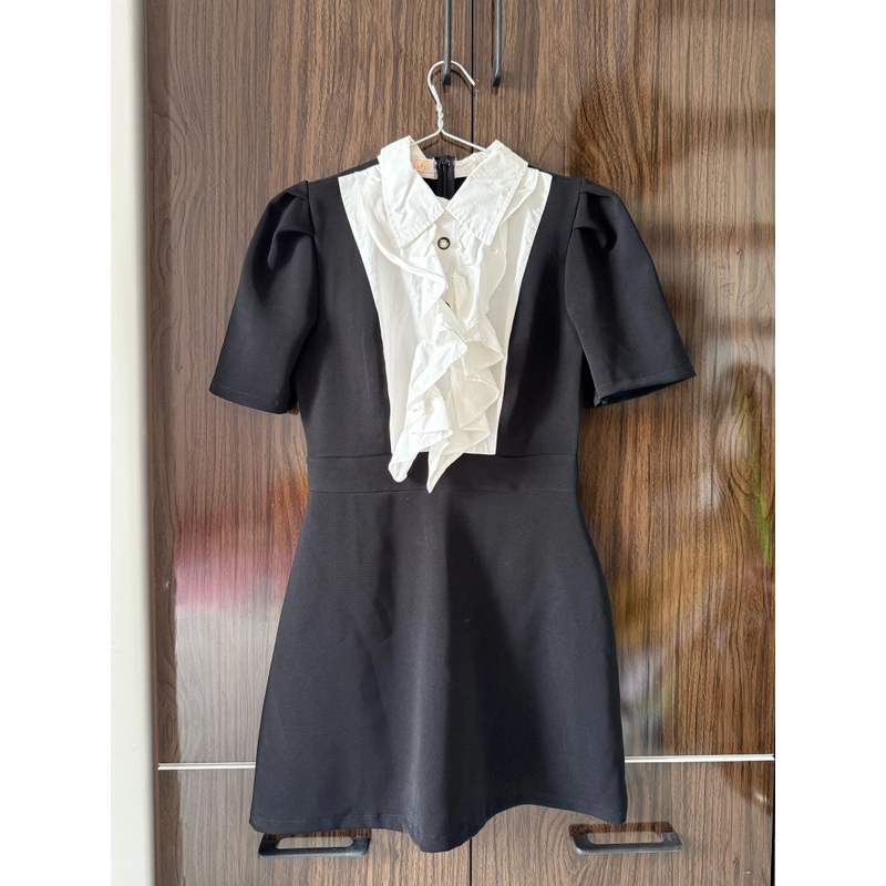 Váy đen tay phồng 497315