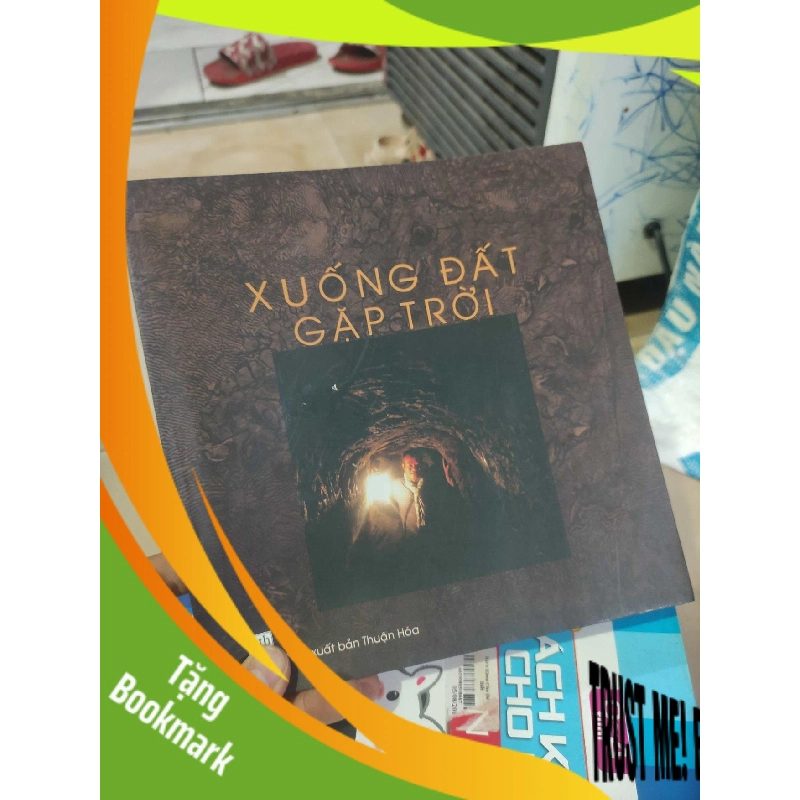 (TẶNG BOOKMARK) Xuống đất gặp trời 956690