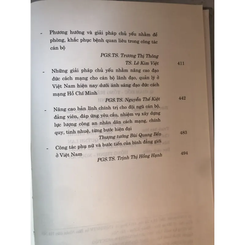 Tư tưởng Hồ Chí Minh về cán bộ và công tác cán bộ 712378