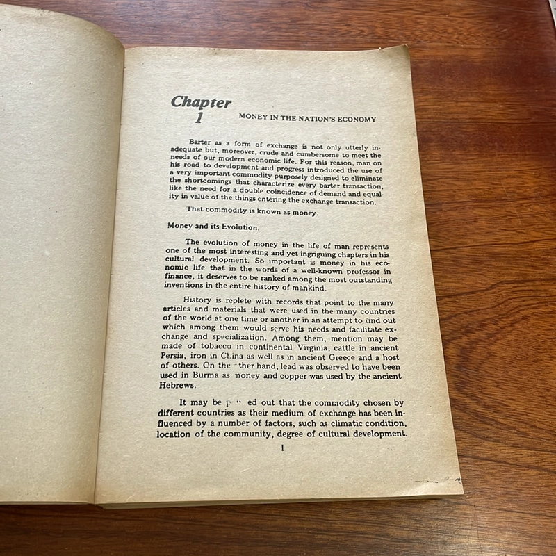II Economic Books: Essentials Of Money, Credit And Banking - MIRANDA - 1989 503419