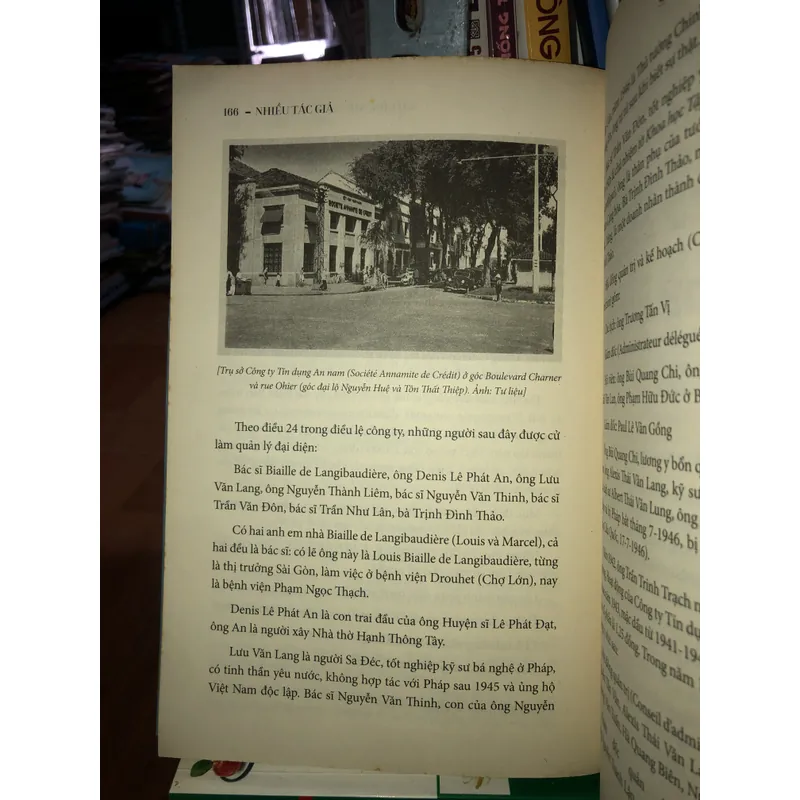 Sài Gòn những biểu tượng - Nhiều tác giả 729176