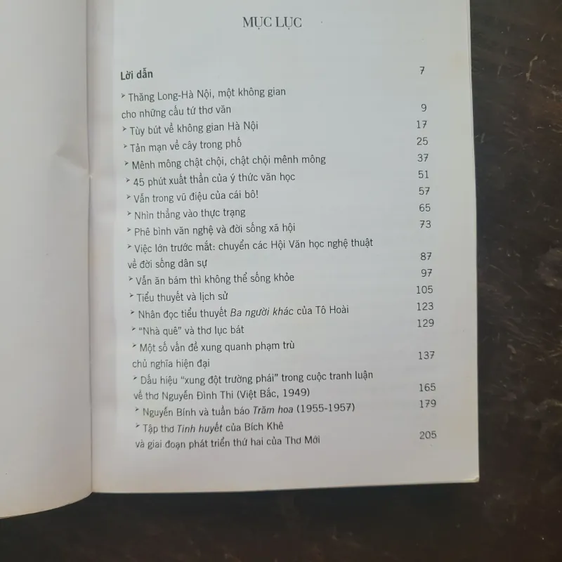 Mênh mông chật chội - Lại Nguyên Ân ( Tiểu luận - phê bình văn học) 1004177