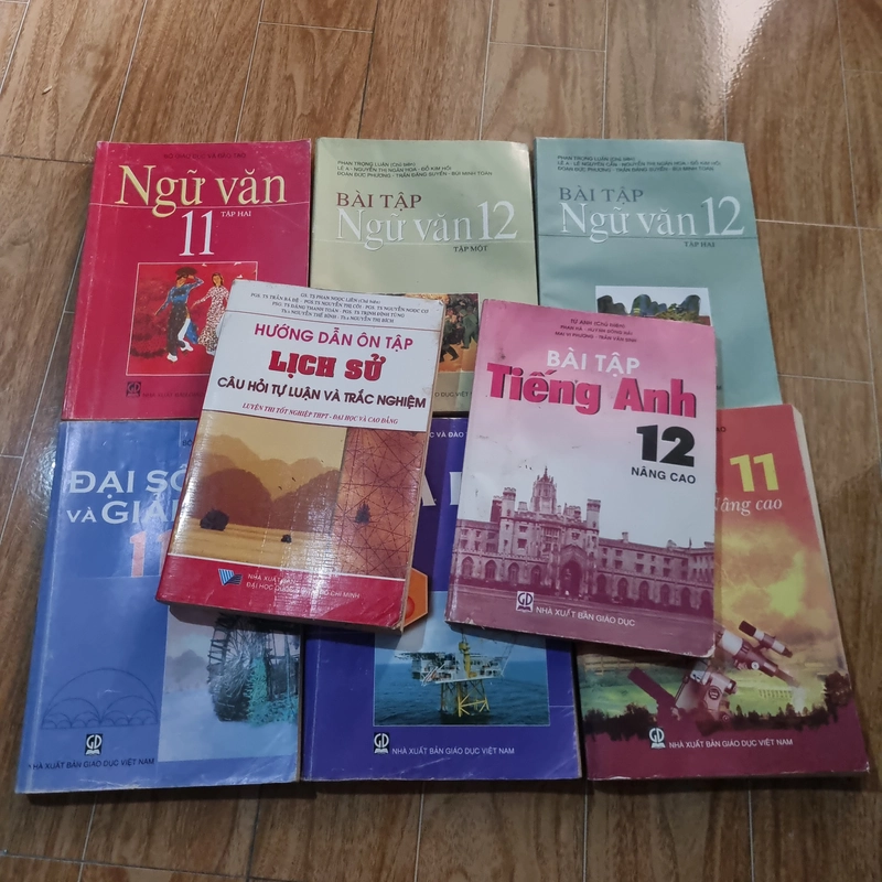 Sách giáo khoa lớp 11,12 cũ 296583