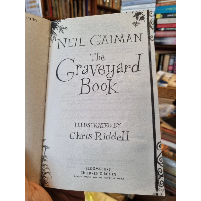 THE GRAVEYARD BOOK - Neil Gaiman 222287